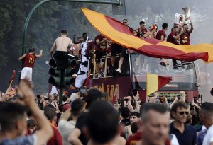 Roma ünnepli a Konferencia Liga diadalt