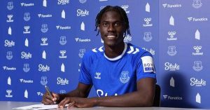 Amadou Onana everton